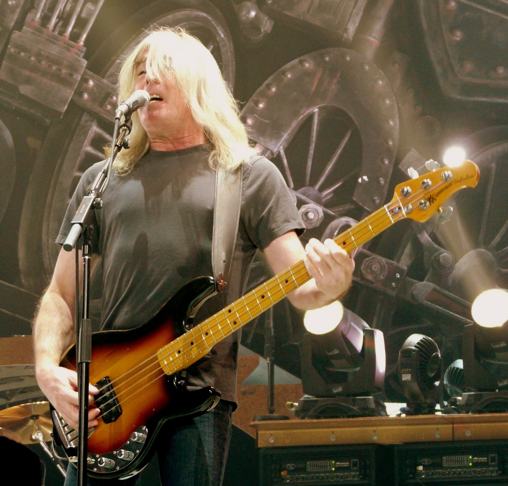 Cliff Williams con il Music Man StingRay